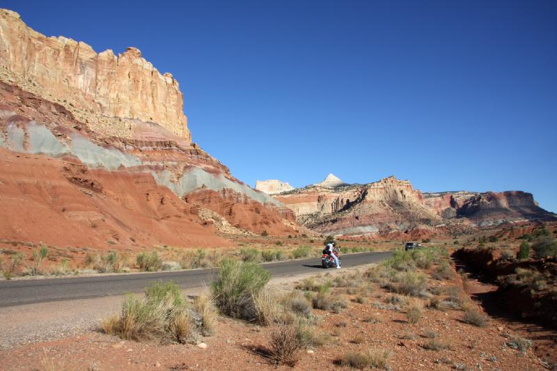 R08_6462.jpg - On the scenic drive into Capitol Reef