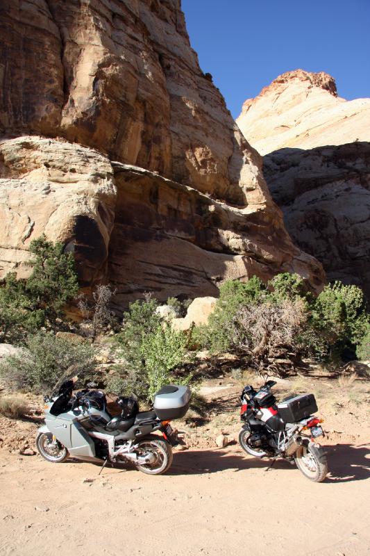 R08_6475.jpg - At the end of a couple of miles of gravel and sand at the end of the scenic drive