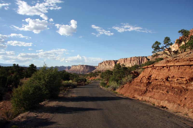R08_6476.jpg - Coming back out of the canyon