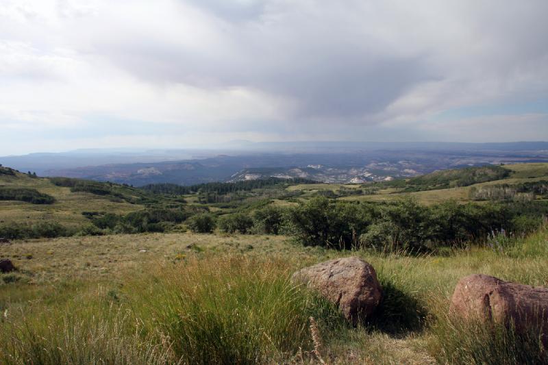 R08_6499.jpg - On the way to Bryce from the top of the mountain. Looks like a little rain out there