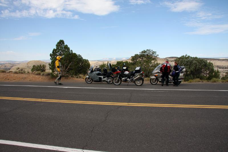 R08_6517.jpg - Darn bikers messing up my pictures!!