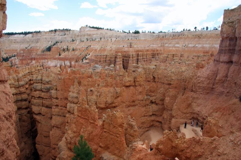 R08_6576.jpg - The trail winds all the way to a cave at the bottom of the hoodoos