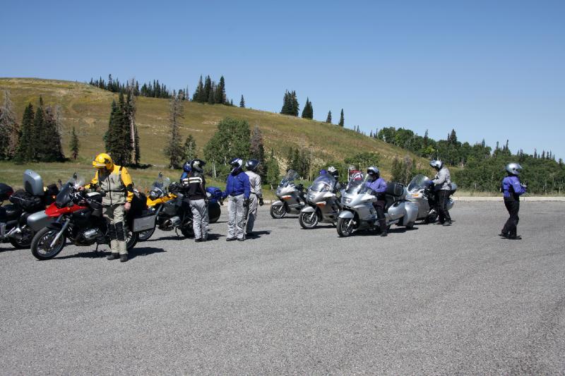 R08_6604.jpg - Stopped at another overlook to stretch our legs.