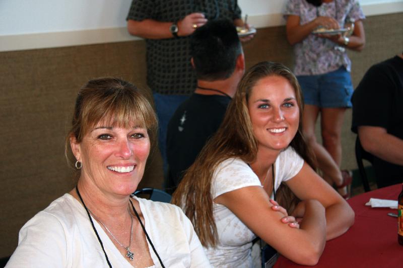 R08_6646.jpg - Mom and daughter having a ball (dad's gabbing in the background)
