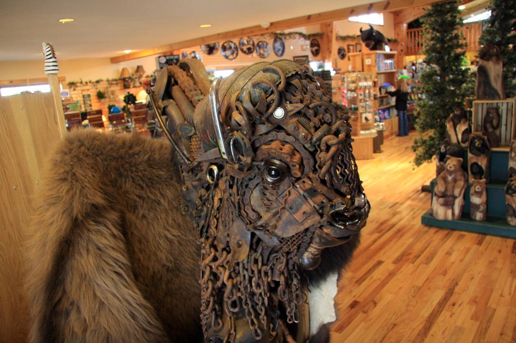 RAP_9351.jpg - Interesting sculpture in the store