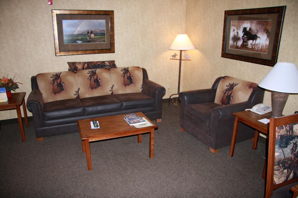 RAP_9237.jpg - Sitting area in Lakota Suite