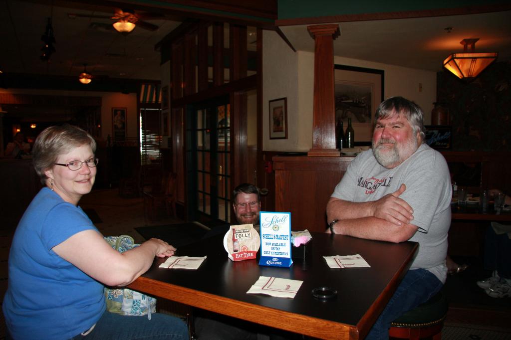 RAP_9238.jpg - Marilyn, Randy, and Bob's head at Minerva's