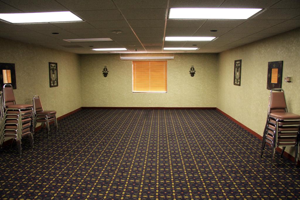 RAP_9254.jpg - One of four small seminar rooms, seats 30-40