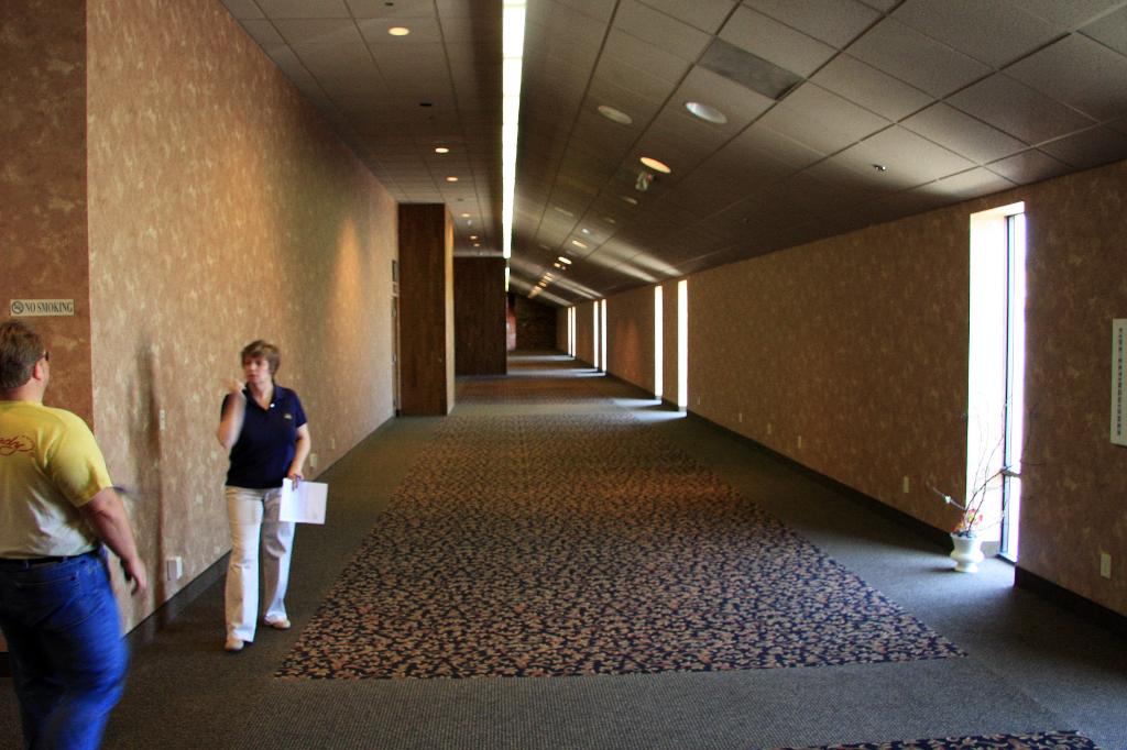 RAP_9261.jpg - Rest of the hall around the convention center