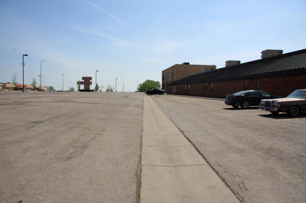 RAP_9264.jpg - Parking lot outside convention center, possible location for outdoor vendors