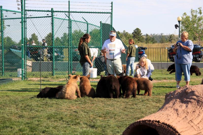 C09_5824.jpg - Marty communing with the bears
