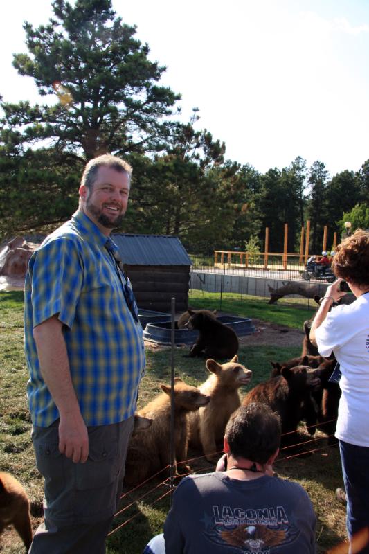 C09_5911.jpg - Me with the bears