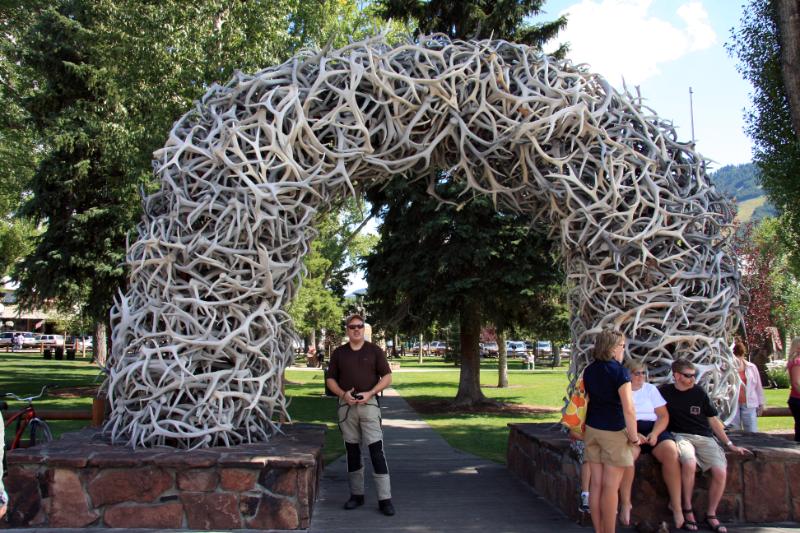 C09_5561.jpg - Rob under one of the antler arches in the town square