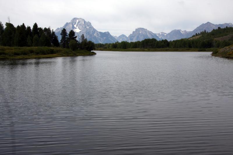 C09_5616.jpg - Snake River with Mt. Moran in th background