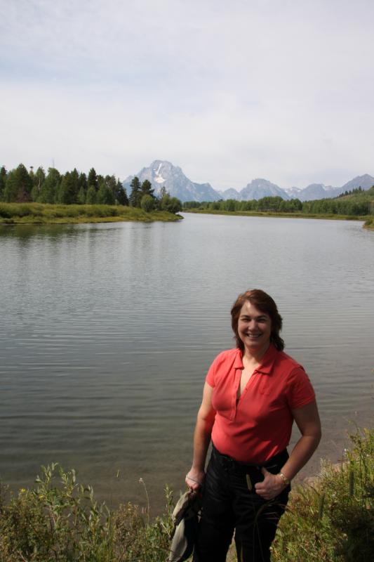 C09_5620.jpg - Sara at the Oxbow Bend in the Snake River