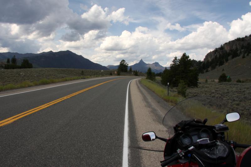 C09_5731.jpg - Looking towards the Beartooth