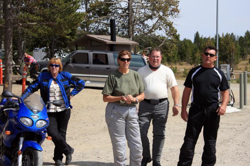 C09_5743.jpg - Ruth, Deb, Bob and Dean getting ready to ride