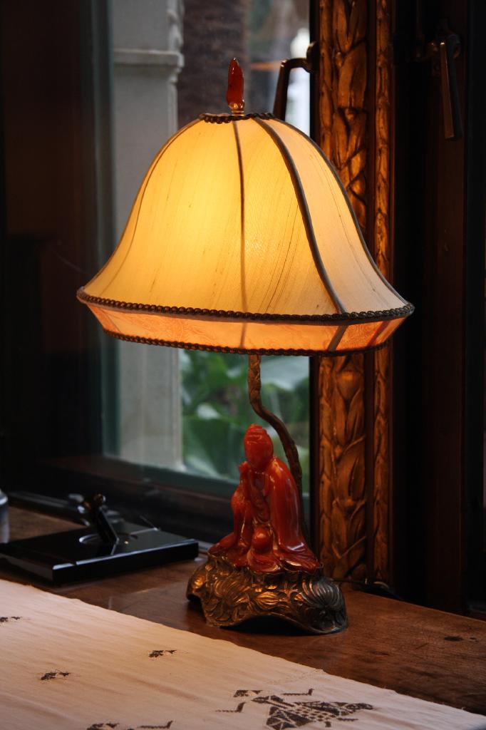 SSM_8584.jpg - Interesting jade lamp