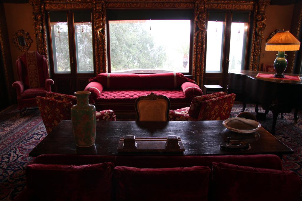 SSM_8591.jpg - Sitting room/study for two of the bedrooms