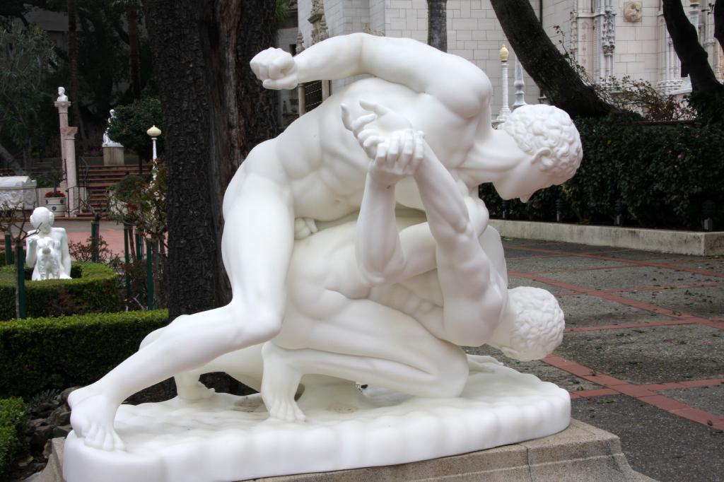 SSM_8599.jpg - The statuary around the grounds is interesting and amazing as well. Look at the detail work in the wrestler's muscles