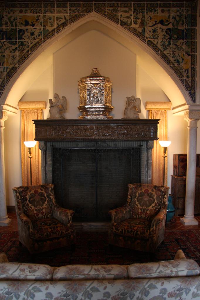 SSM_8631.jpg - Another sitting area down the hall from the previous room. As you may have noticed, Hearst used art and architecture styles and influences from all over the world when designing and outfitting the Castle
