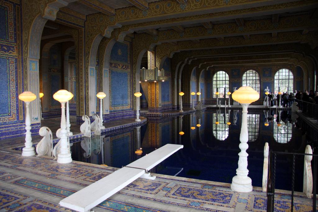 SSM_8635.jpg - The indoor pool. All the little gold looking tiles in the floor, walls and ceiling... are.