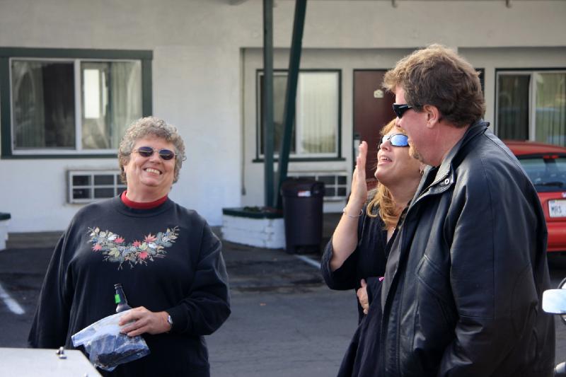 FB8_7052.jpg - Joellen, Cathy & John