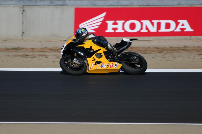 Saturday SuperBike Practice, Turn 4 Dean Mizdal