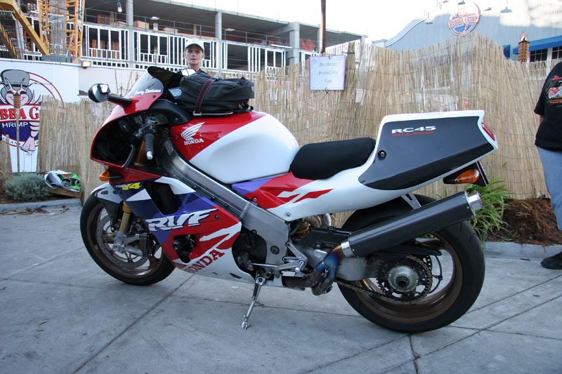 Nice (and rare) Honda RC45 street bike