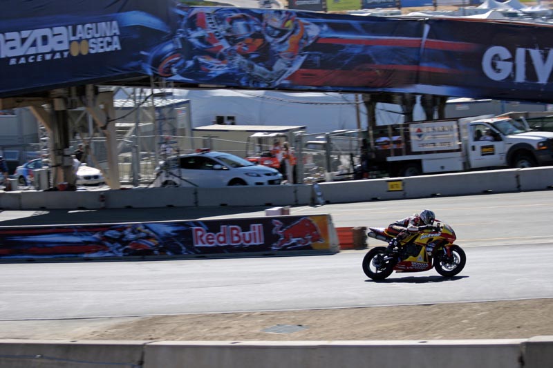 Friday Supersport practice, Turn 1