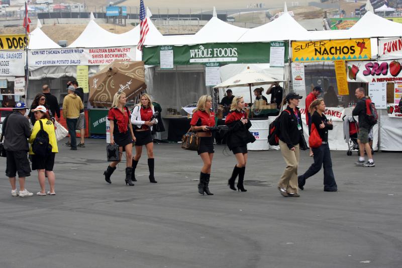MG8_1090.jpg - Speed TV Girls heading out Friday morning