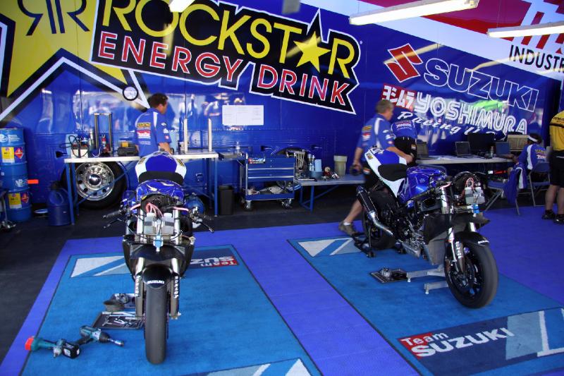MG8_1721.jpg - Ben Spies' bikes being prepped