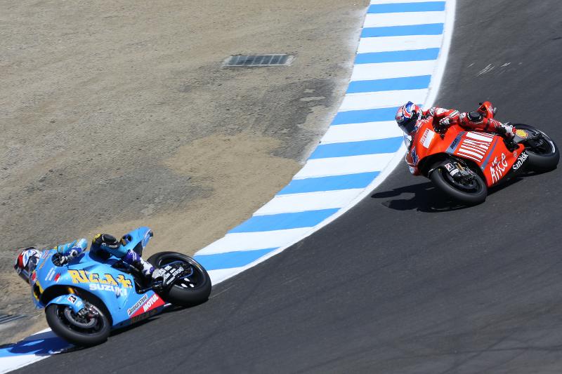 MG8_2646.jpg - Spies leading Stoner down The Corkscrew