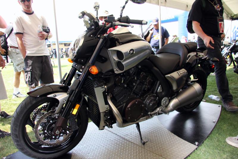 MG8_4870.jpg - The new V-Max, 200 HP in a naked street bike!