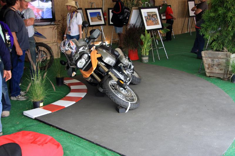 MG8_4891.jpg - BMW display, you too can take your GS on a track day!