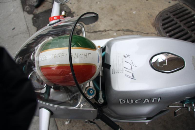 MG8_4940.jpg - Paul Smart Special Ducati, signed by Paul Smart. Nice Autograph on the helmet, too