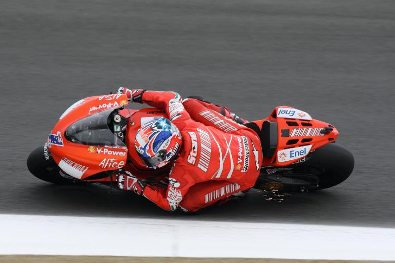 MG8_3330.jpg - Stoner sparking up the Titanium toe sliders!
