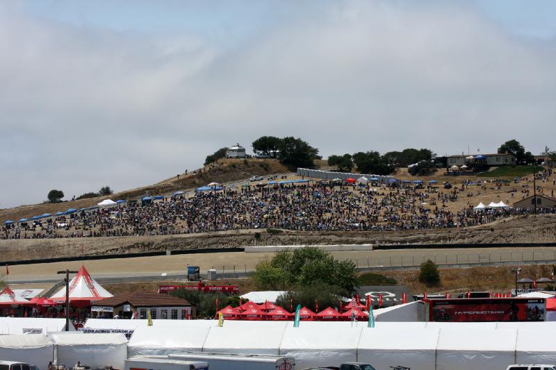 MG8_5968.jpg - The crowd gathers above Turn 2 for the stat of the MotoGP race