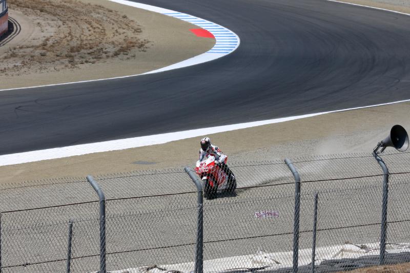 MG8_6043.jpg - Guintoli survived his off track excursion after almost rear-ending West