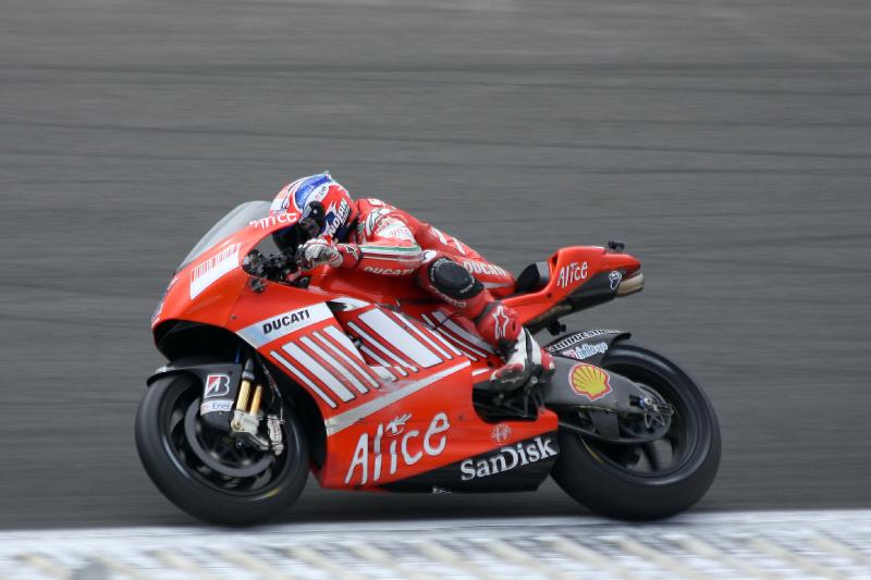 MG8_6223.jpg - Stoner, notice the scratches on the fairing from his drop in Turn 11