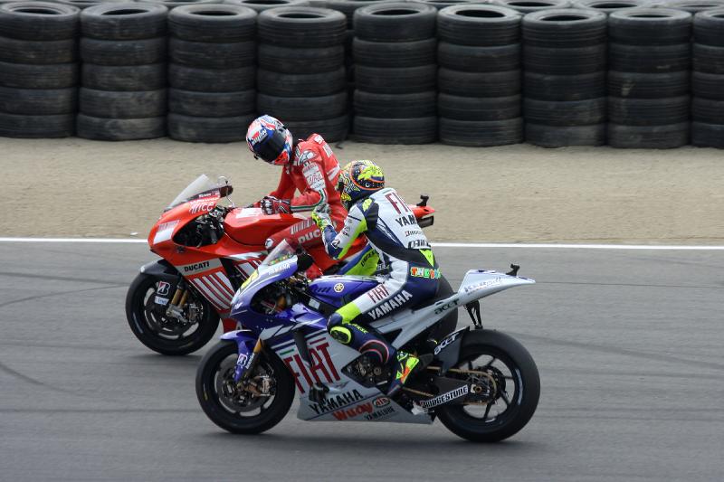 MG8_6250.jpg - Rossi wins! Rossi and Stoner chat on the cool down lap