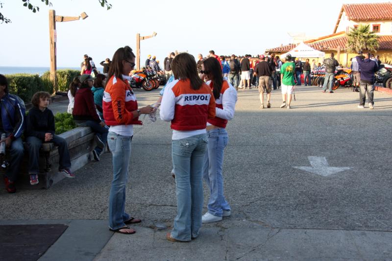 M09_3825.jpg - The Repsol girls are everywhere