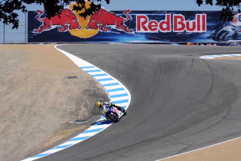 M09_0436.jpg - Rossi dropping through The Corkscrew